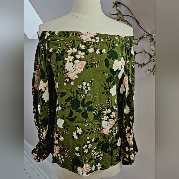 SUGARLIPS Shiloh Floral Off the Shoulder Top NWT - Picture 4 of 8